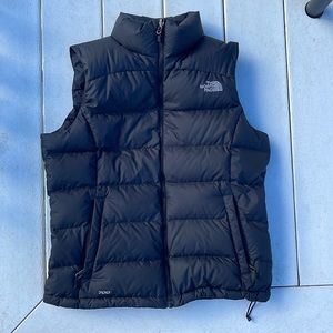 Women’s Northface Size Medium 700 Puffer Vest like new conditions without tags.